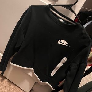 Cropped Nike sweater